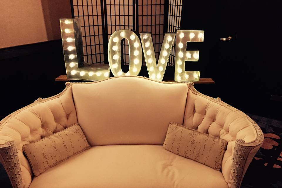 Sweetheart chair