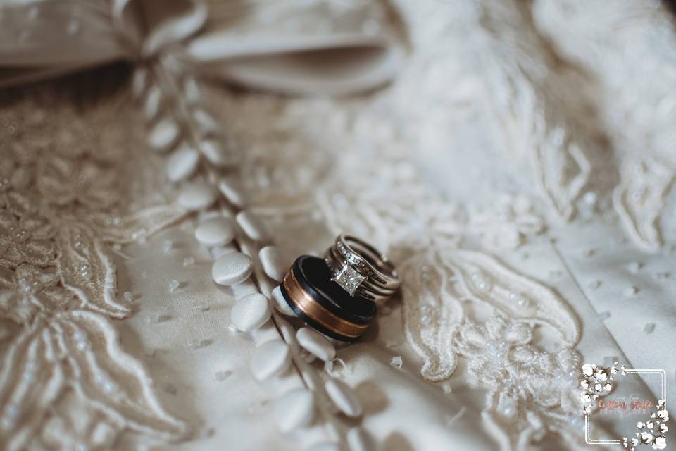 Rings w/wedding dress details