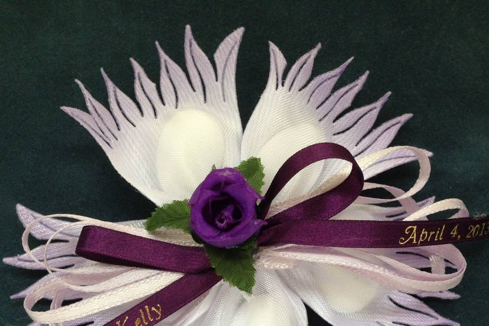 Corvara wildflower lavender flower favor with Jordan almonds, custom courgette accents. See Confettiflowers.com