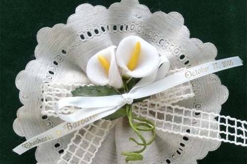 Matera natural ribbon flower favor with calla lilies and rustic ribbon. See Confettiflowers.com