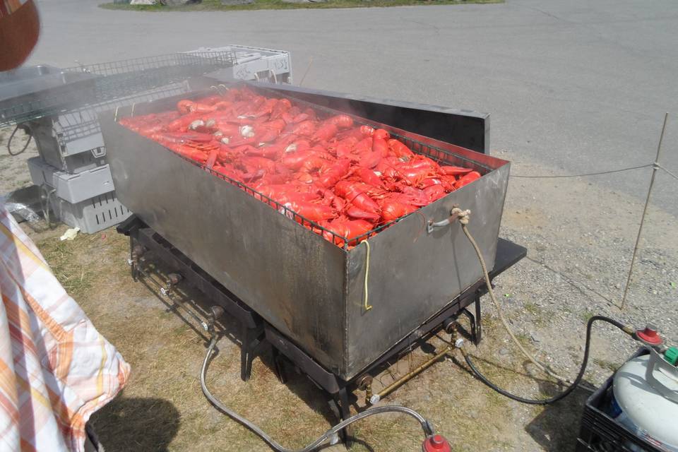 We've removed the rubber bands off the lobster before cooking in order the eliminate any potential rubber band smell or taste in the lobster meat. (not all lobster bake caterers bother to do this, but we do)