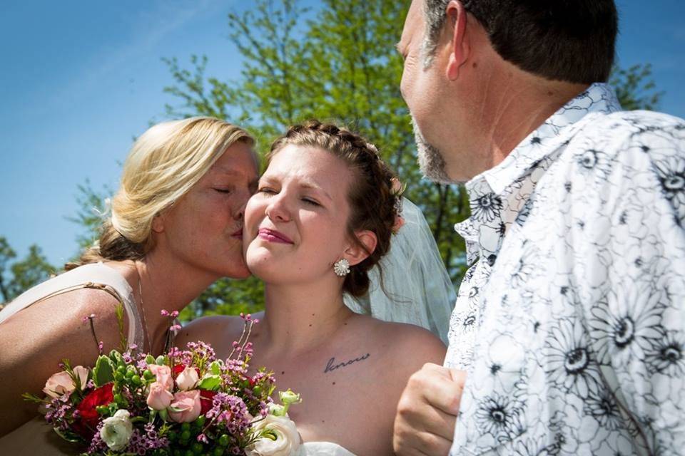 Love Me Knot Weddings