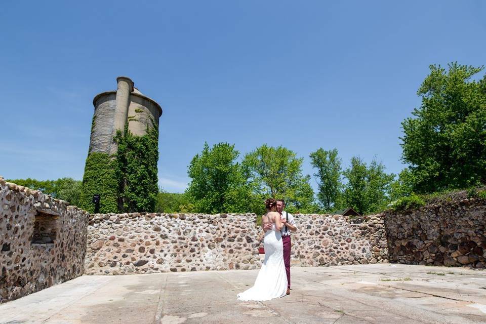 Love Me Knot Weddings