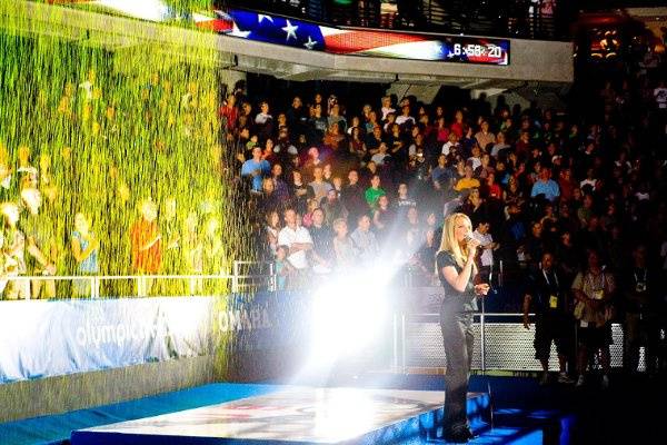 Heidi Joy sings our National Anthem at the Olympic Swimming Trials, 2008