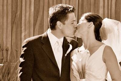 Kissing(www.lindseywalkerphotography.com)