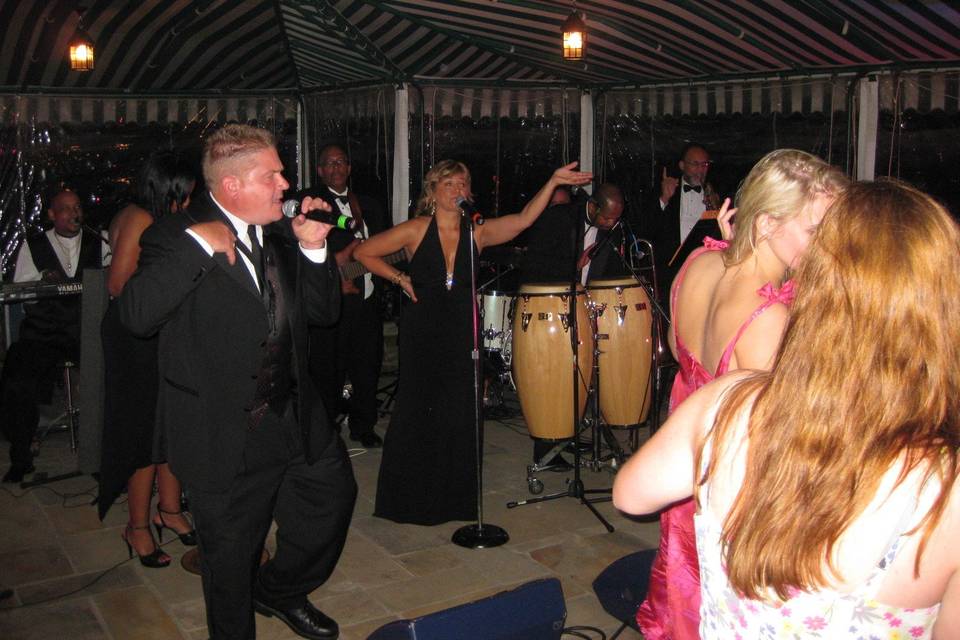 Guest's dancing with the band