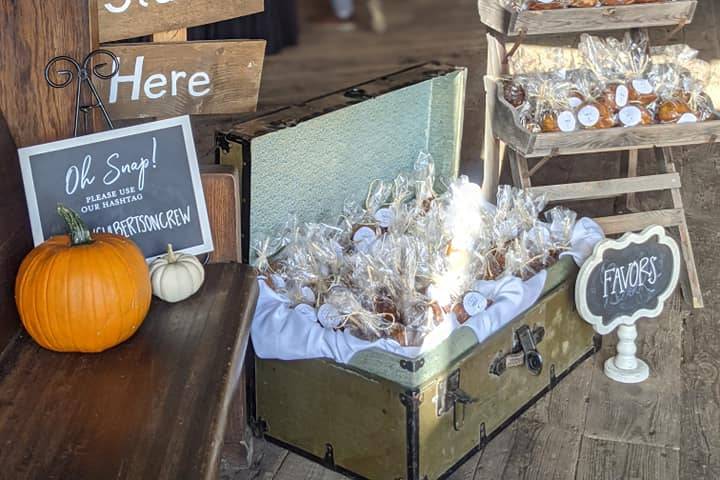 Caramel apple favors