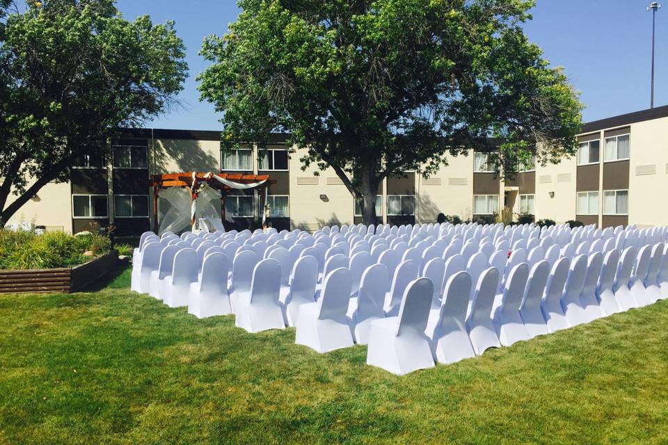 Outdoor Courtyard Ceremony