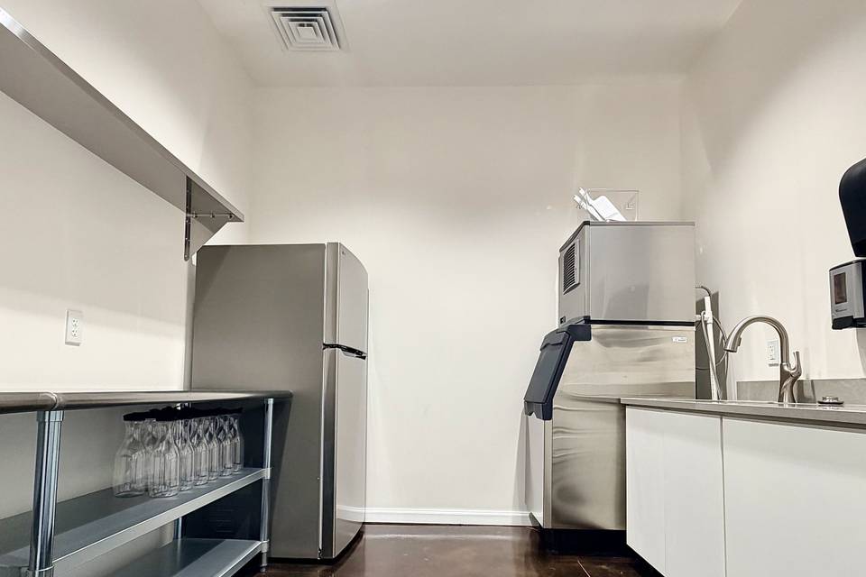 Prep/Warming Kitchen