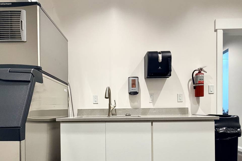 Prep/Warming Kitchen