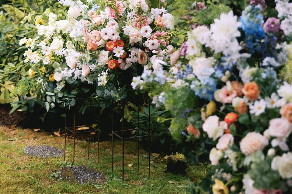 Lush Wildflower ceremony