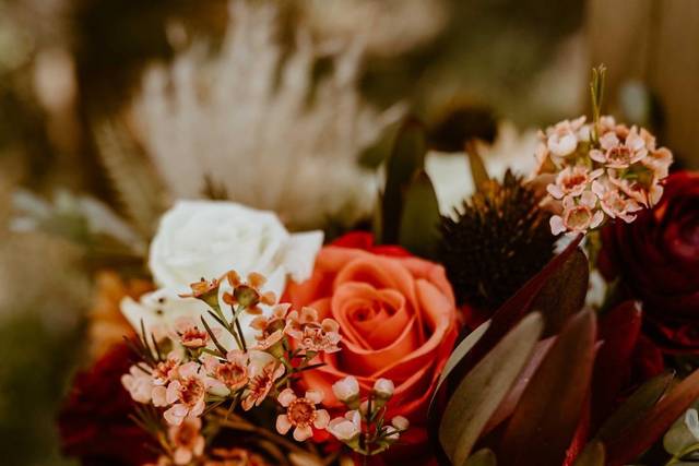 Bridesmaid bouquets - large.JPG