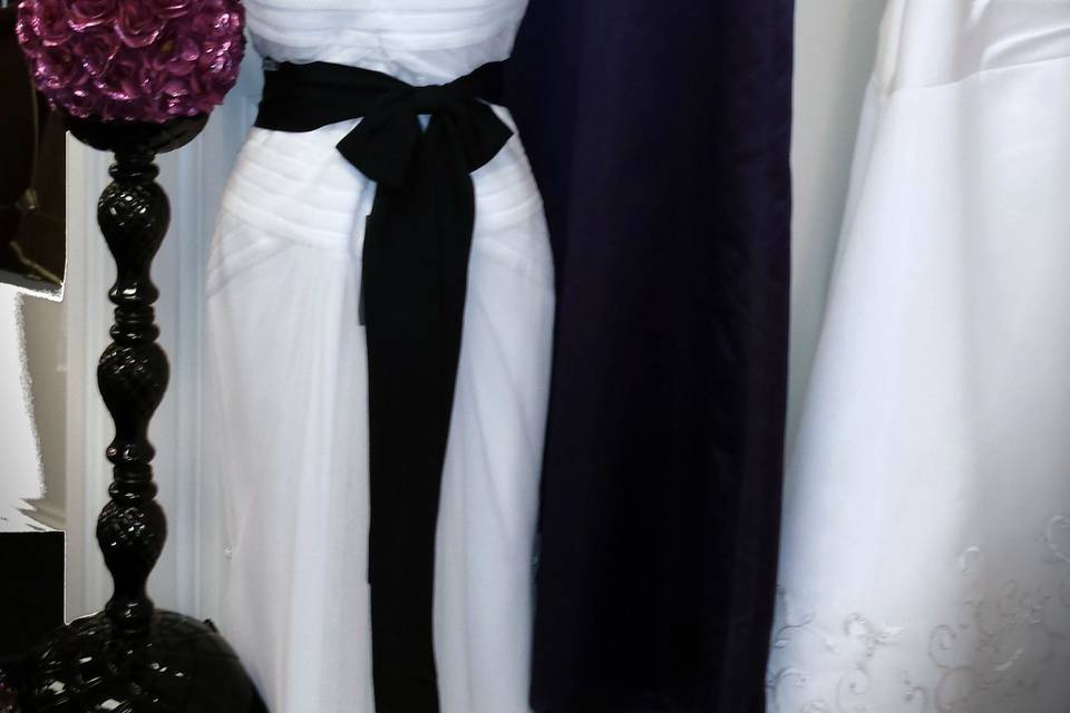 CREATIONS UNLIMITED BOUTIQUE