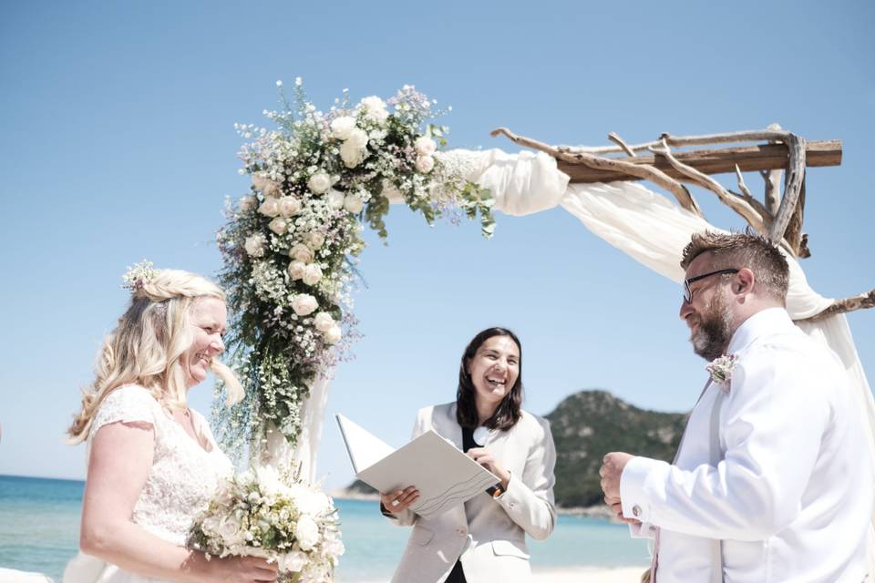 Beach wedding in Sardinia