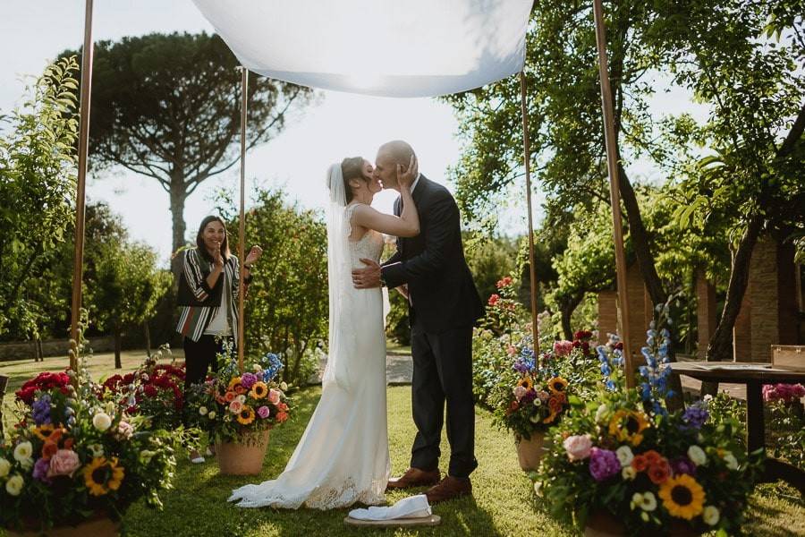 Garden wedding in Tuscany