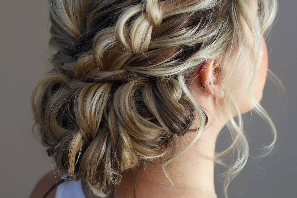 Bridal makeup and hairstyle