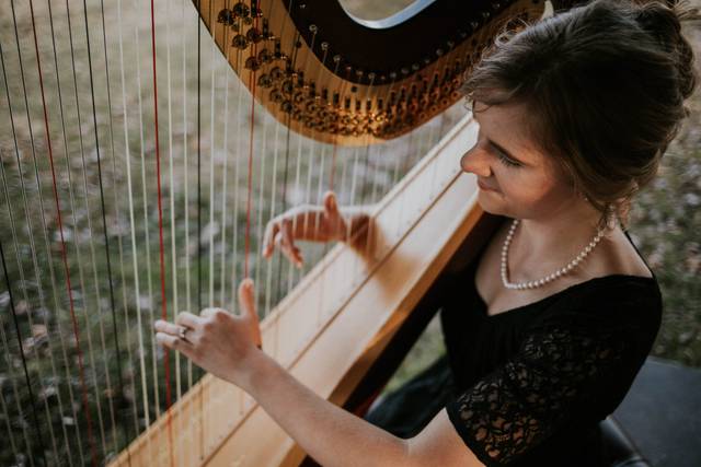 Harpist Janna Engell