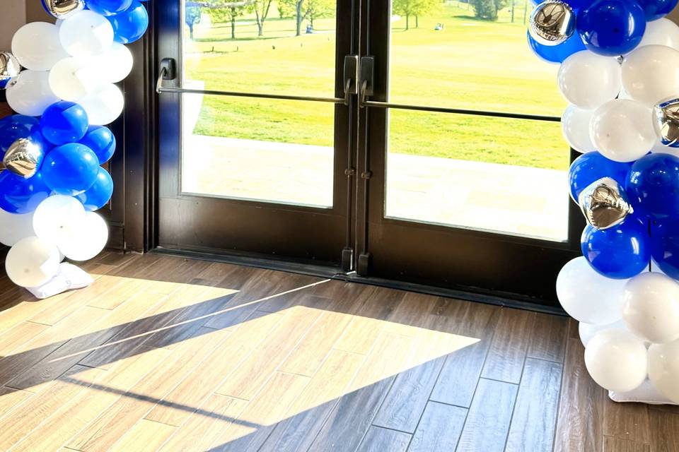 Balloon arches