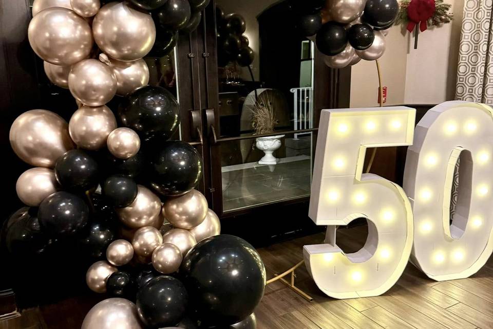 Balloon arches