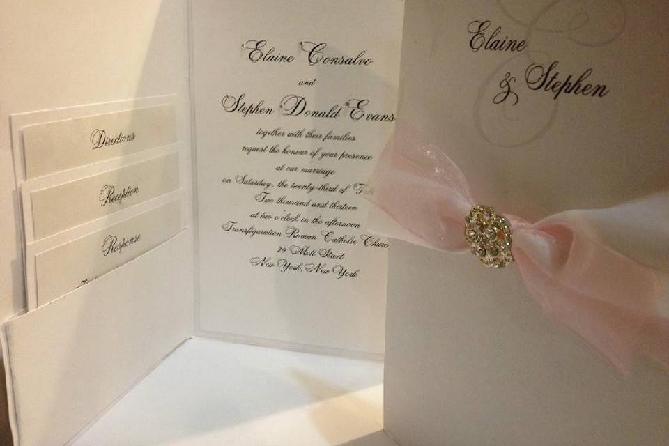 Invitation with a pop of pink.