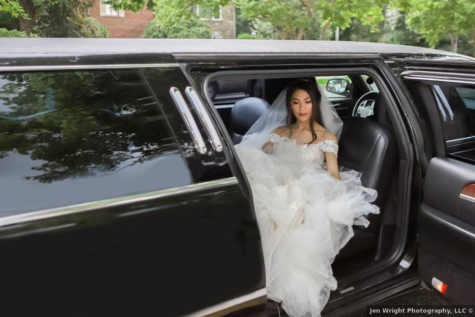 Bride arrives in stretch limo
