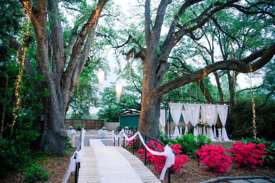 Outdoor ceremony walkway