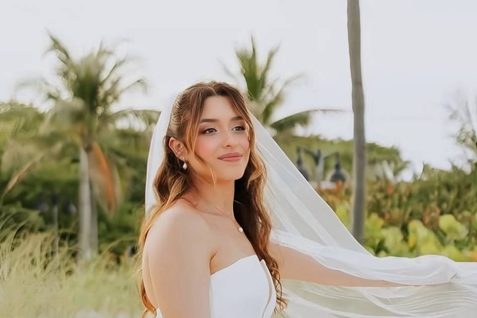 Romantic glam for the bride