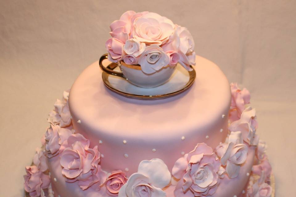 Sugar Roses Fondant Cake