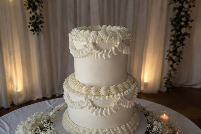 Vintage 2 Tiered Wedding Cake