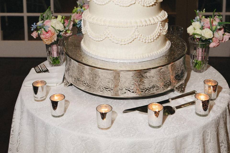 4 tiered vintage cake