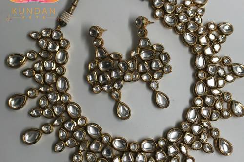 Aaina kundan necklace