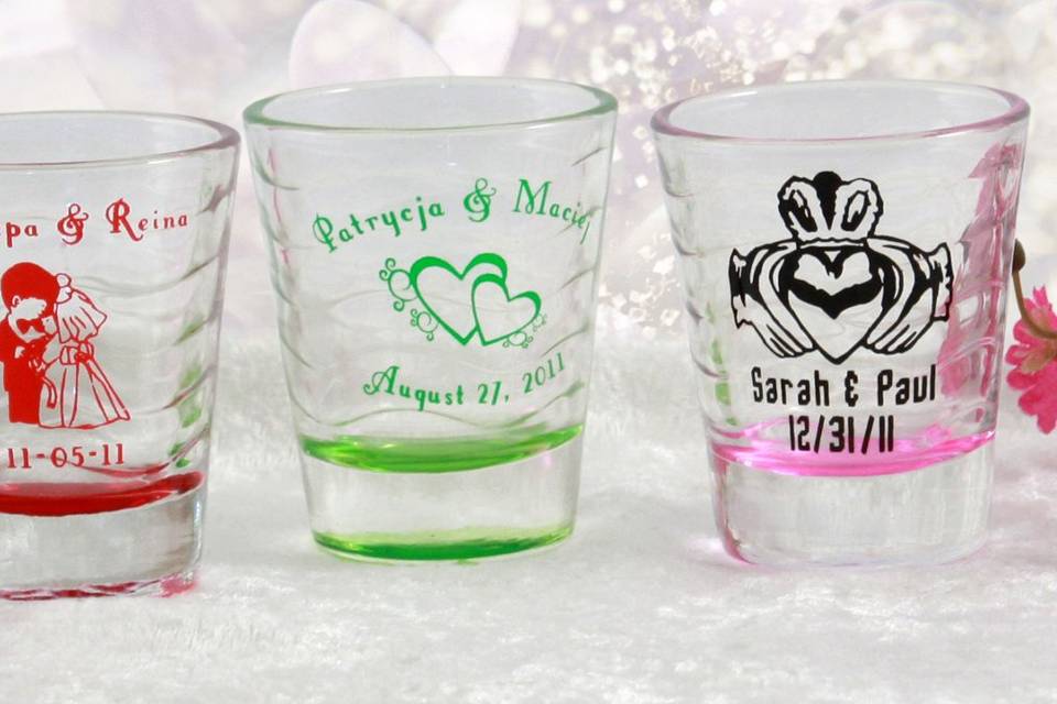 Waves shot glasses come in fun colors like pink, green, and red. They also add a touch of color to your wedding table scape or favors.