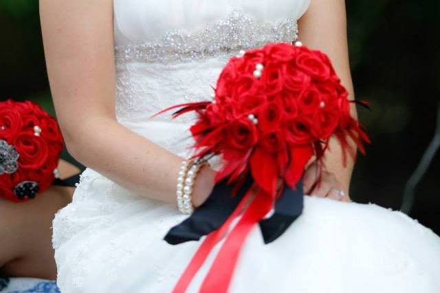 Simple elegance. This set is one medium 40 large rose bridal bouquet with one large brooch and French-wrapped handle and four 24 (large and small) rose bridesmaid bouquets with one medium brooch each with French-wrapped handles.