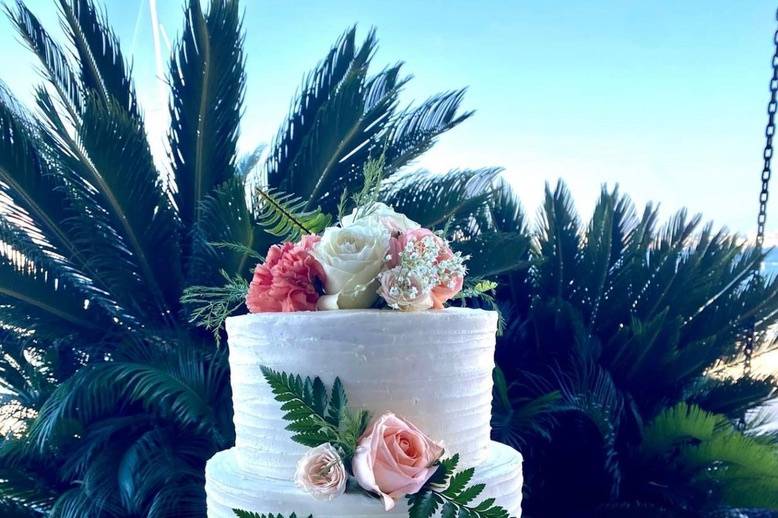 Three tiers buttercream cream.