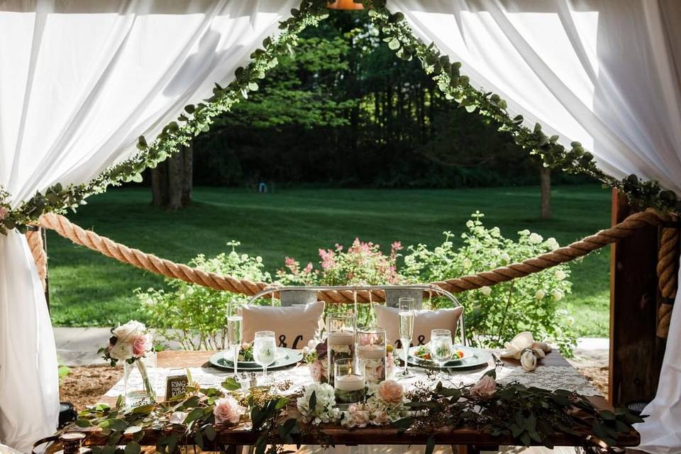 Sun lit sweetheart table