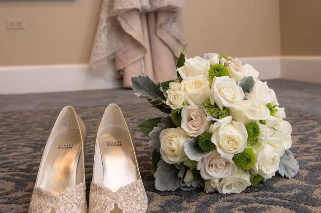 White bridal bouquet