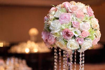 Elevated centerpiece with crystals