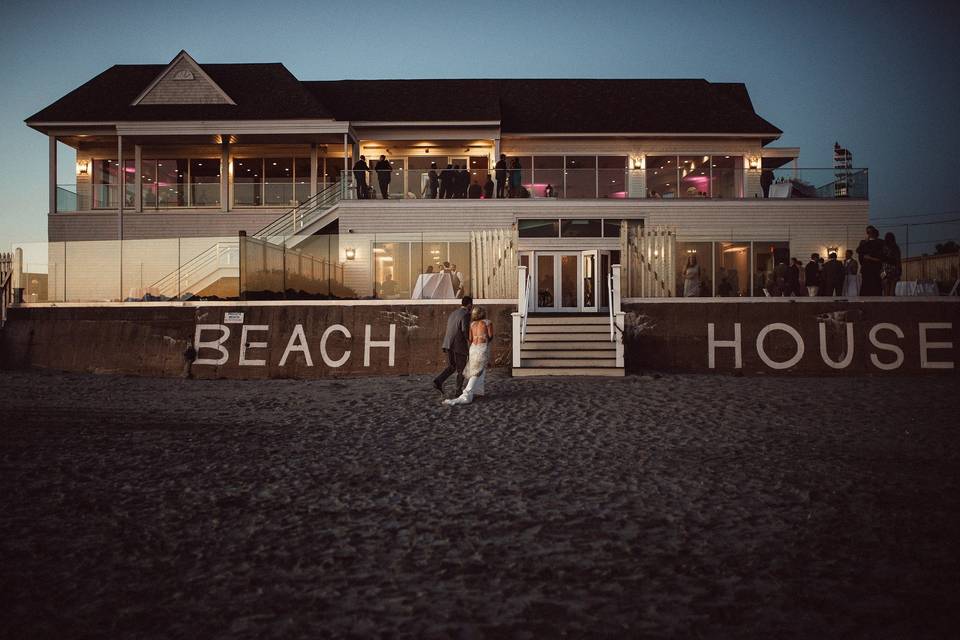 Shoot outside the wedding venue