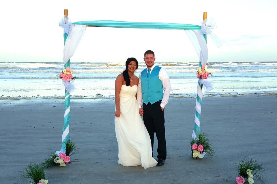 Newlyweds under the arch