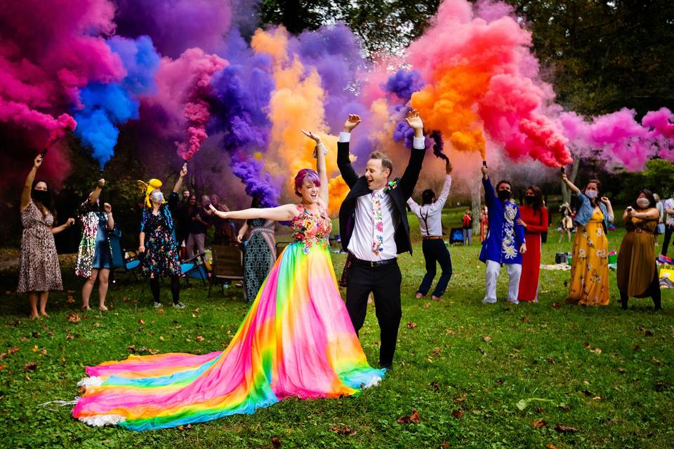 Raindbow wedding w/ smoke bomb