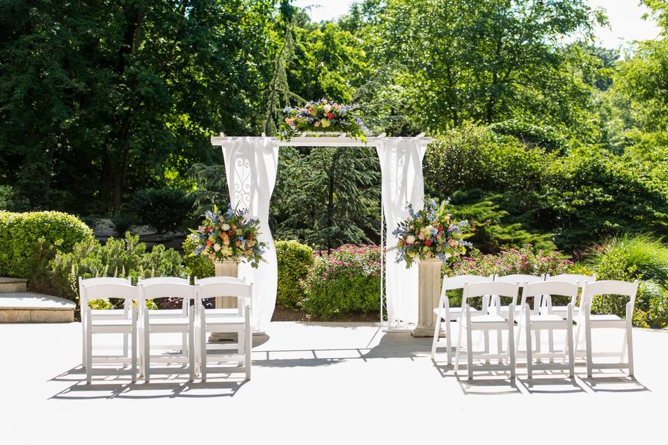 Small outdoor wedding ceremony