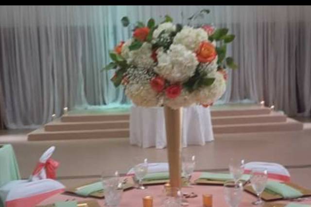 RECEPTION TABLE DECOR
