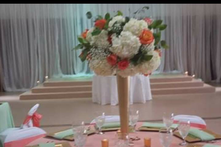 RECEPTION TABLE DECOR