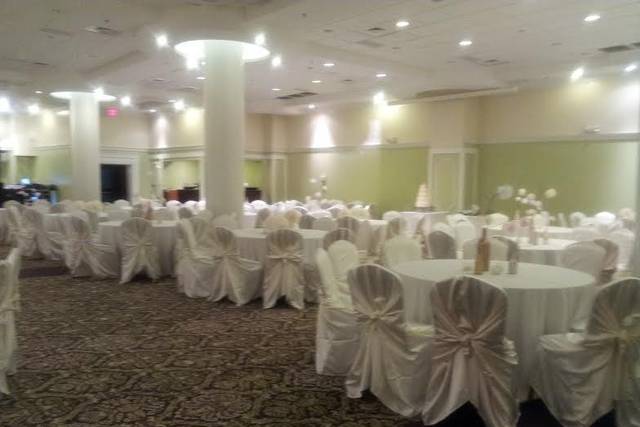 Wyndham Garden Baronne Plaza