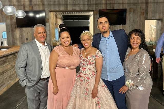 Family_wedding_photo_2000px.jpg