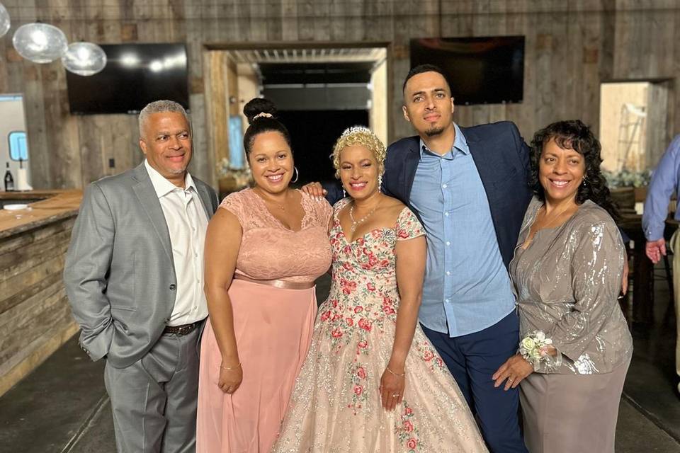 Family_wedding_photo_2000px.jpg