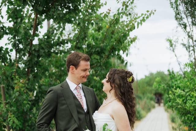 Https://cdNewly-wed portraits.