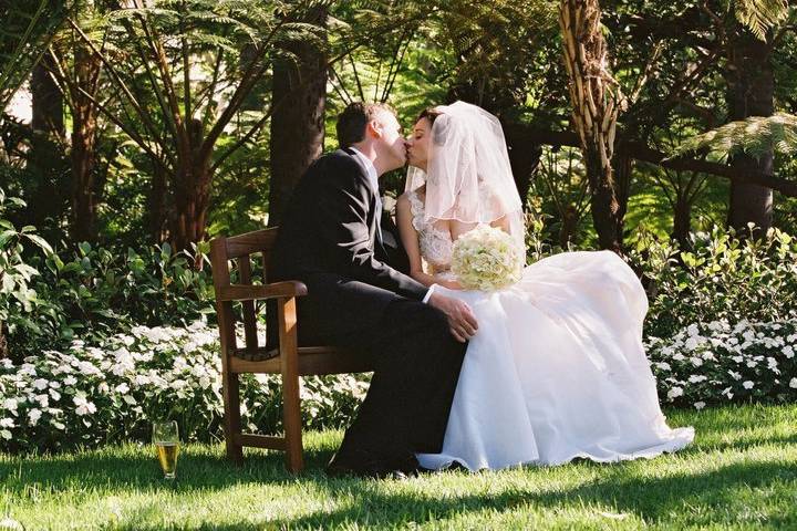 Kiss on the bench