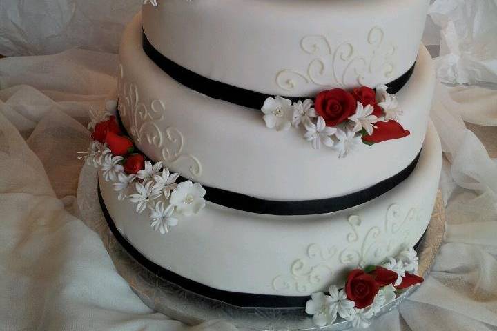 Square tiered cake