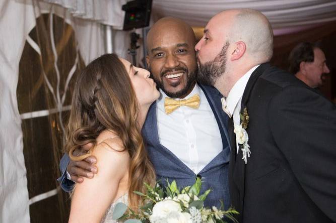 BRIDE AND GROOM SAVE A LAST KISS FOR DJ EARL